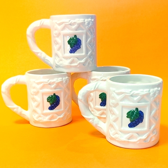Set of 4 Vintage Ceramic Grape Mugs | Fruit Kitschy - Picture 1 of 4